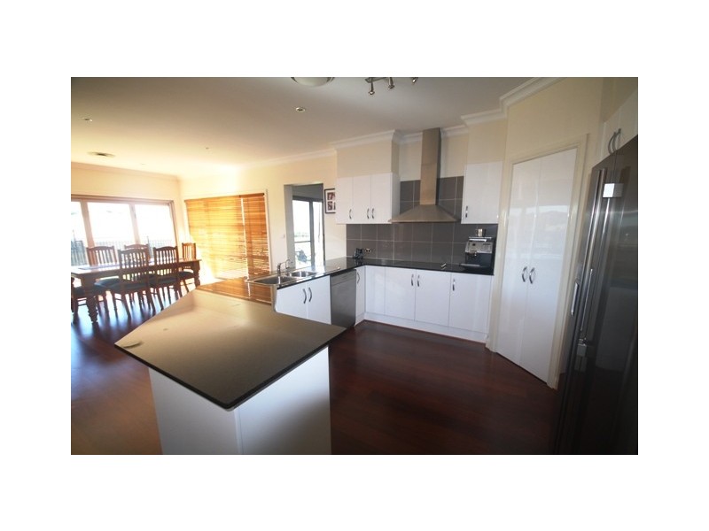 2 Tranquil Close, Louth Park NSW 2320