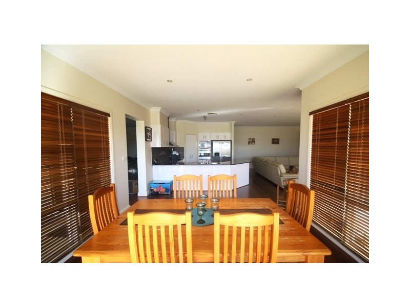 2 Tranquil Close, Louth Park NSW 2320