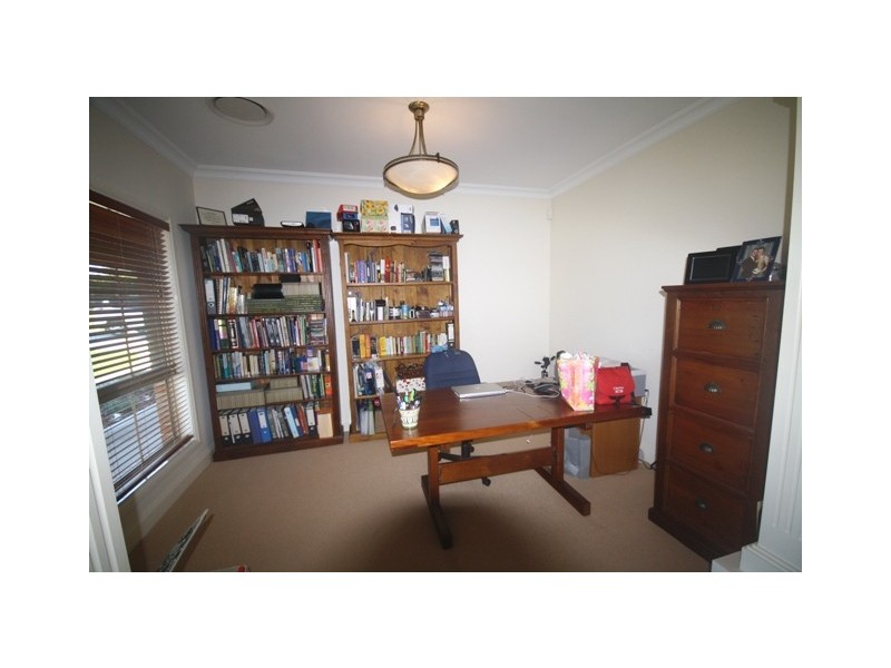 2 Tranquil Close, Louth Park NSW 2320