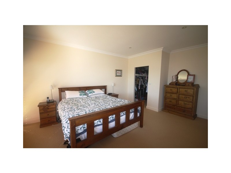 2 Tranquil Close, Louth Park NSW 2320