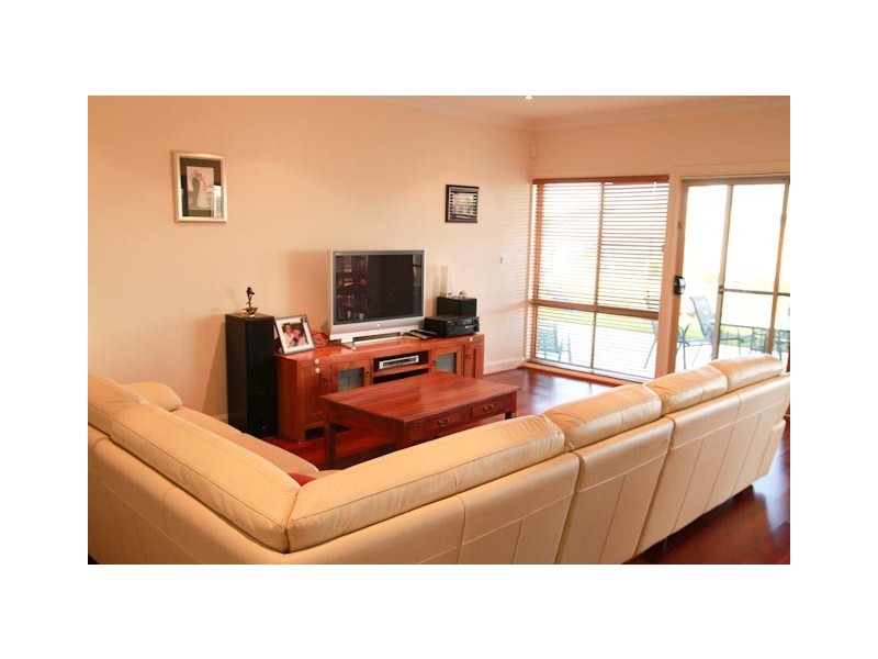 2 Tranquil Close, Louth Park NSW 2320