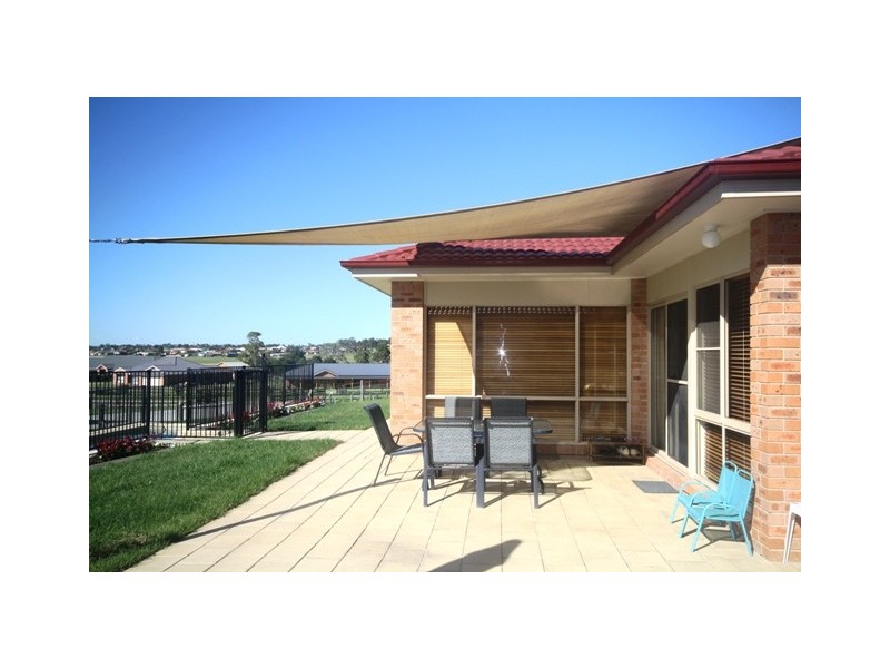2 Tranquil Close, Louth Park NSW 2320