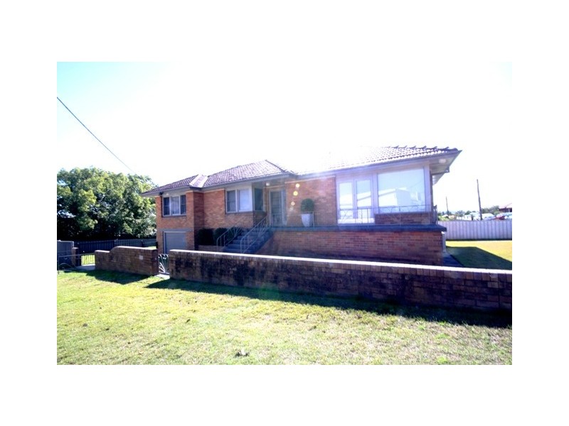 4 Fourth Avenue, Rutherford NSW 2320