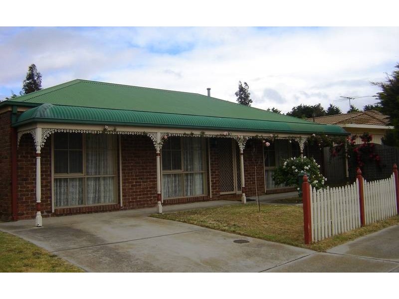 16 Broome Crescent, Cranbourne North VIC 3977