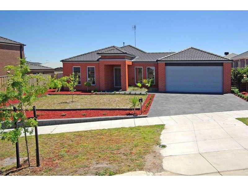 4 Hanrahan Wynd, Lynbrook VIC 3975