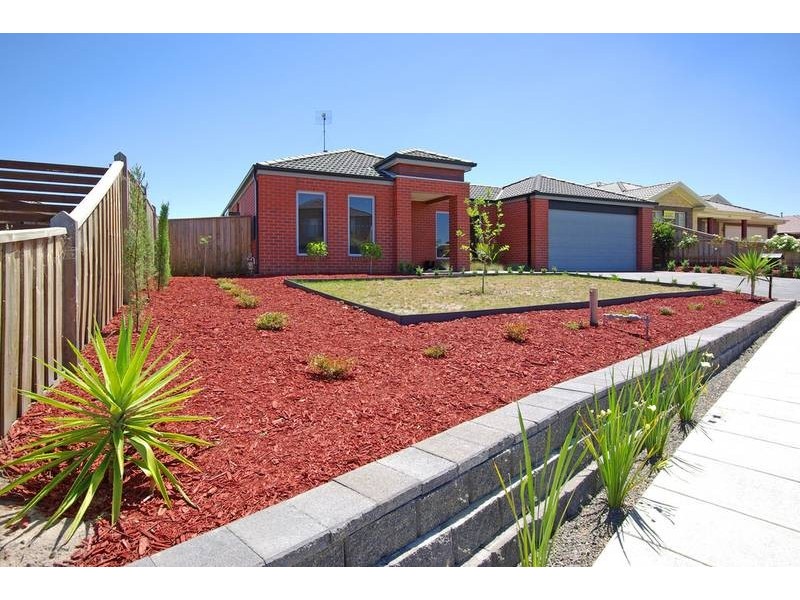 4 Hanrahan Wynd, Lynbrook VIC 3975