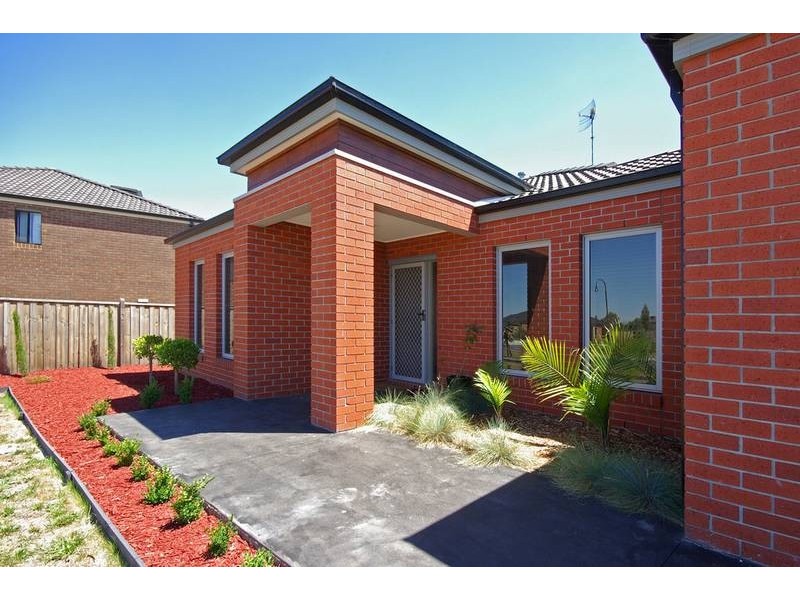4 Hanrahan Wynd, Lynbrook VIC 3975