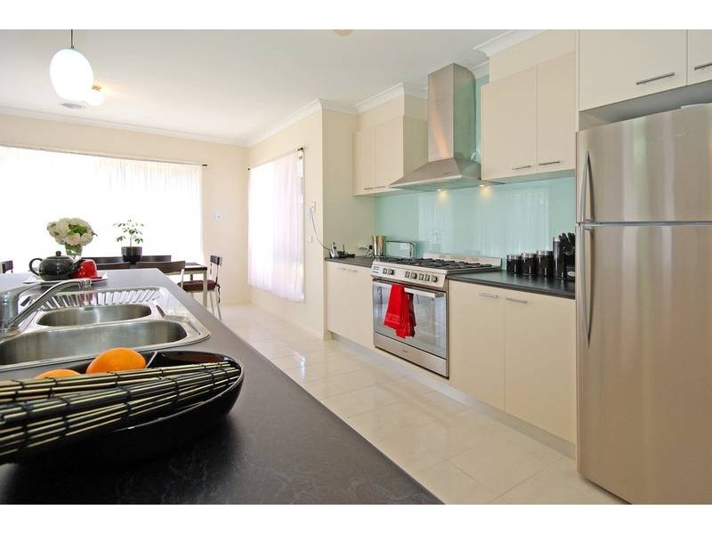 4 Hanrahan Wynd, Lynbrook VIC 3975