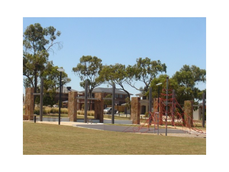 5 Station Creek, Cranbourne South VIC 3977