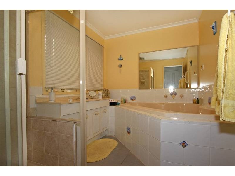 4 Haydn Place, Narre Warren South VIC 3805
