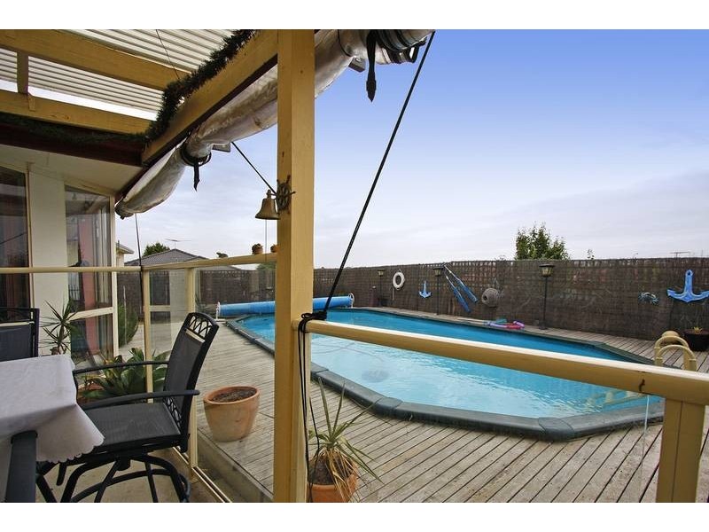 4 Haydn Place, Narre Warren South VIC 3805