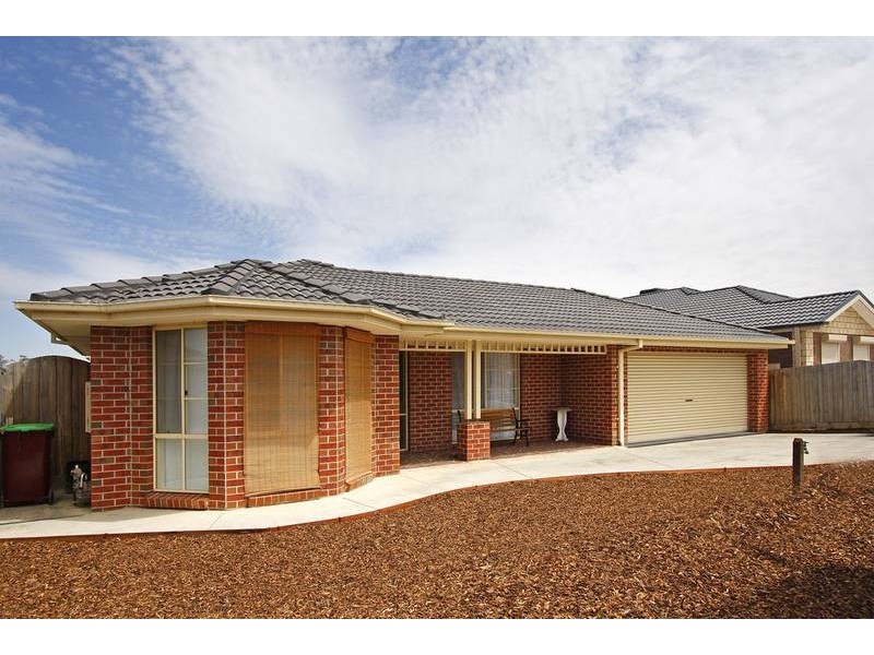 17 Oakland Drive, Hampton Park VIC 3976