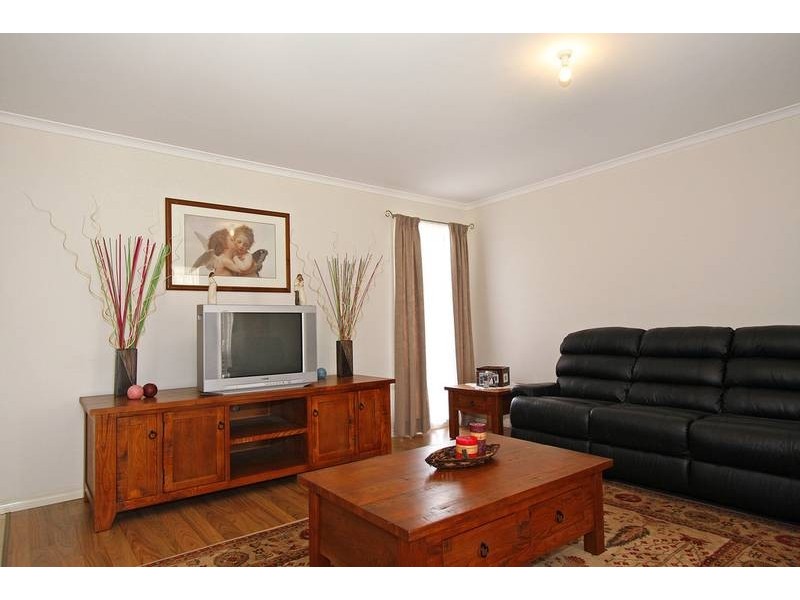 17 Oakland Drive, Hampton Park VIC 3976