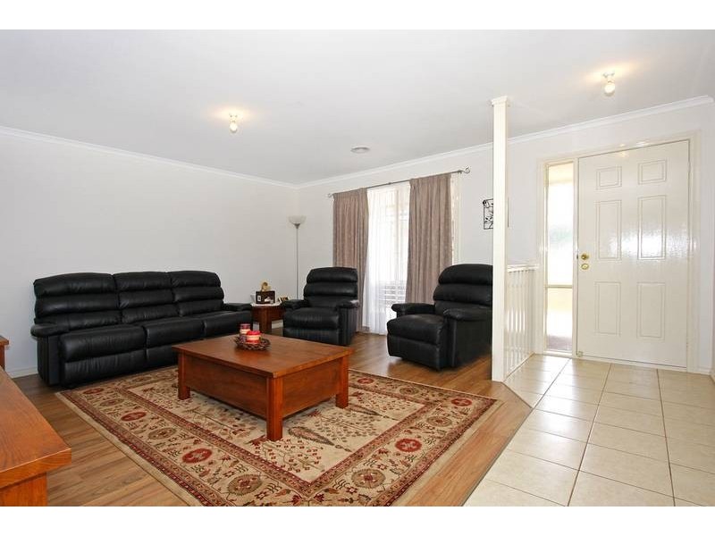 17 Oakland Drive, Hampton Park VIC 3976