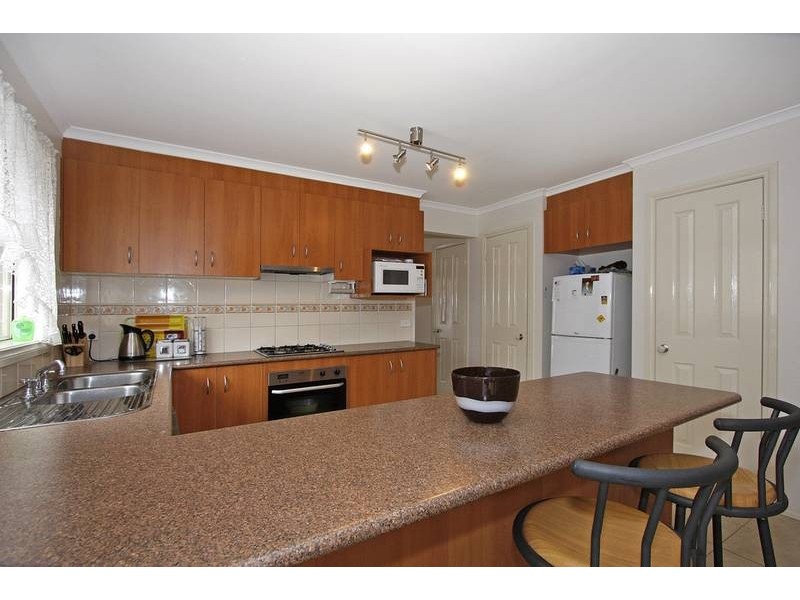 17 Oakland Drive, Hampton Park VIC 3976