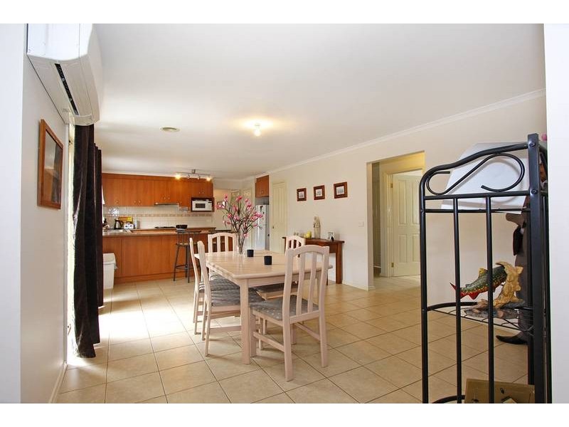 17 Oakland Drive, Hampton Park VIC 3976