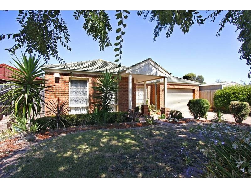 11 Brady Close, Lynbrook VIC 3975