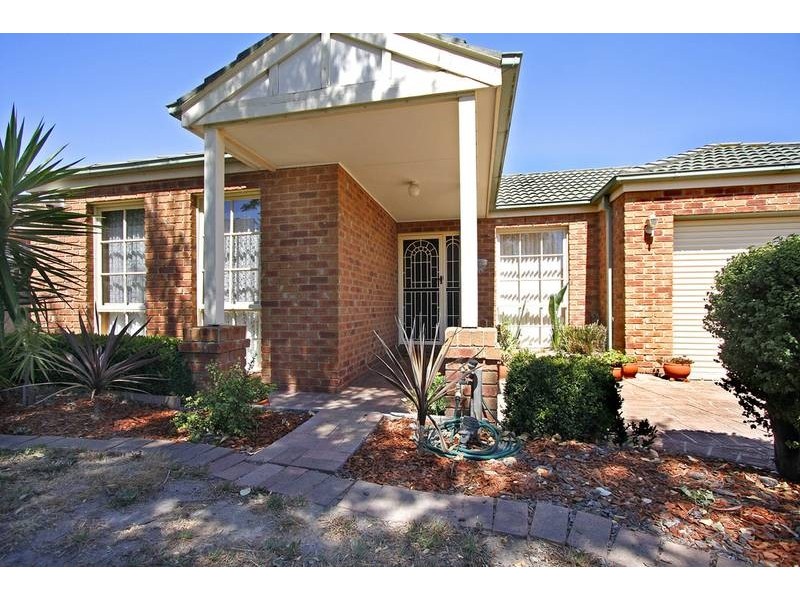 11 Brady Close, Lynbrook VIC 3975