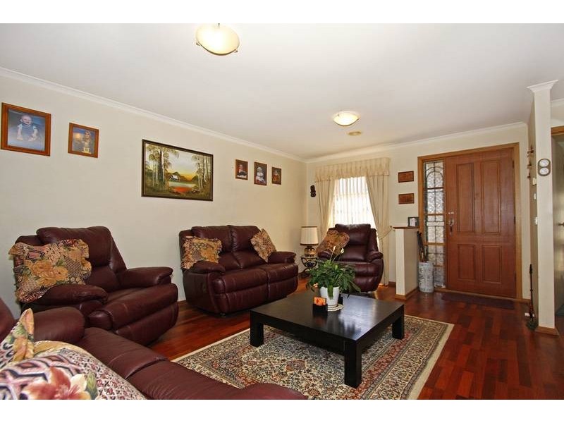 11 Brady Close, Lynbrook VIC 3975