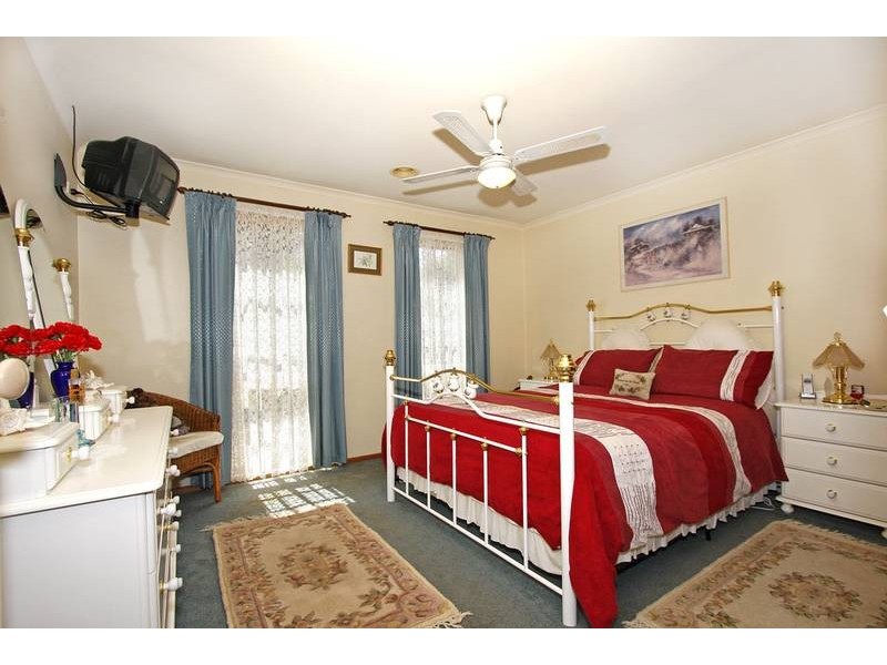 11 Brady Close, Lynbrook VIC 3975