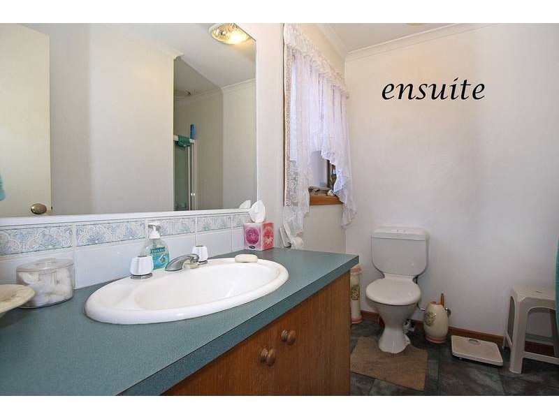 11 Brady Close, Lynbrook VIC 3975