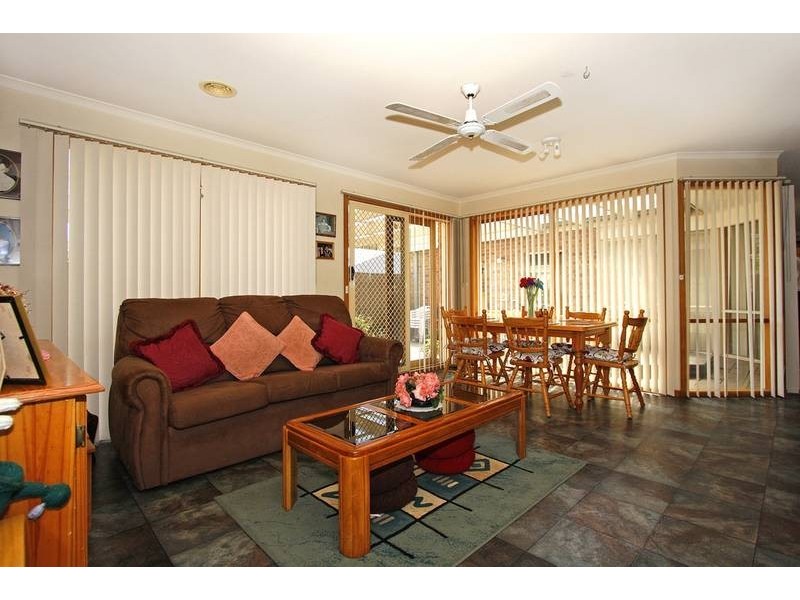 11 Brady Close, Lynbrook VIC 3975