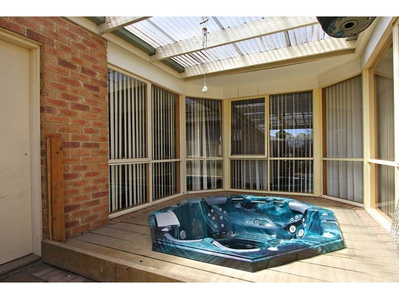 11 Brady Close, Lynbrook VIC 3975