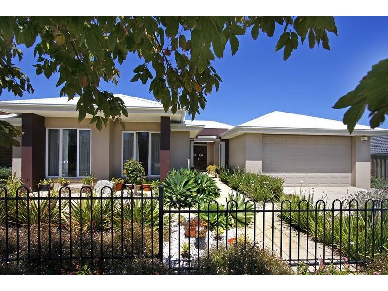 7 Cedarwood Crescent, Berwick VIC 3806