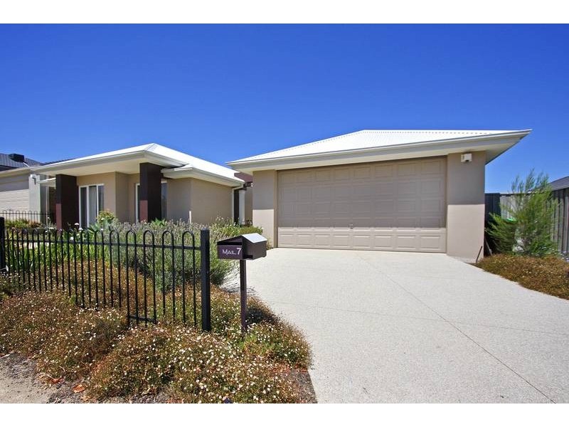 7 Cedarwood Crescent, Berwick VIC 3806