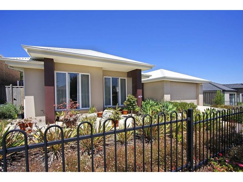 7 Cedarwood Crescent, Berwick VIC 3806