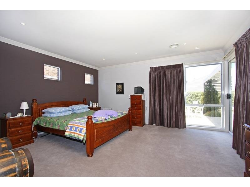 7 Cedarwood Crescent, Berwick VIC 3806