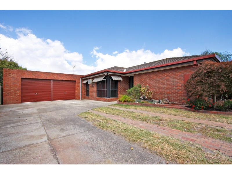 8 The Spur, Hampton Park VIC 3976