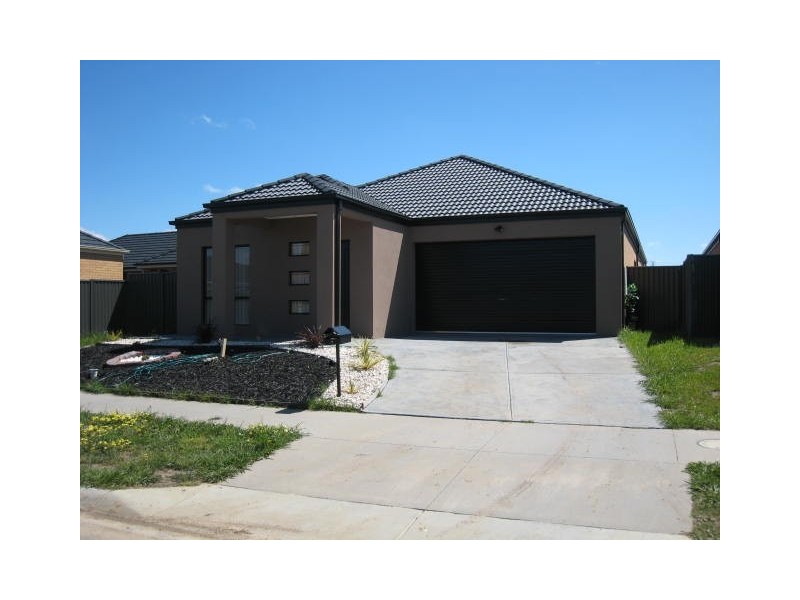7 Downing Square, Pakenham VIC 3810