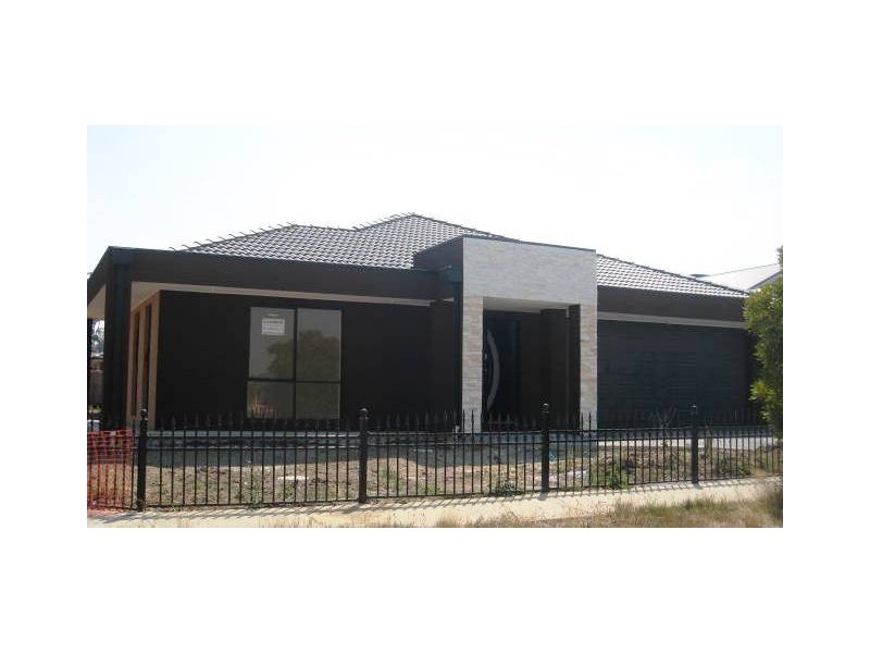 9 Colonial Way, Pakenham VIC 3810