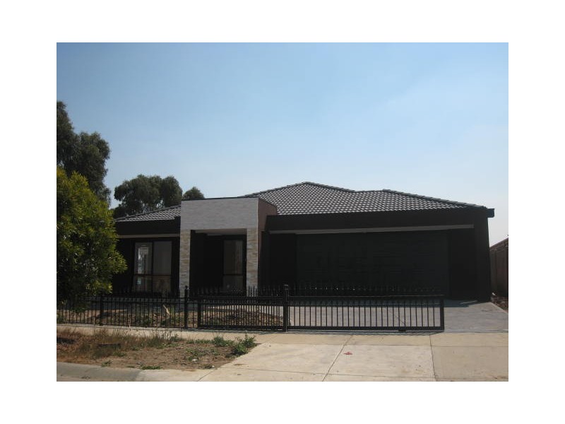 9 Colonial Way, Pakenham VIC 3810