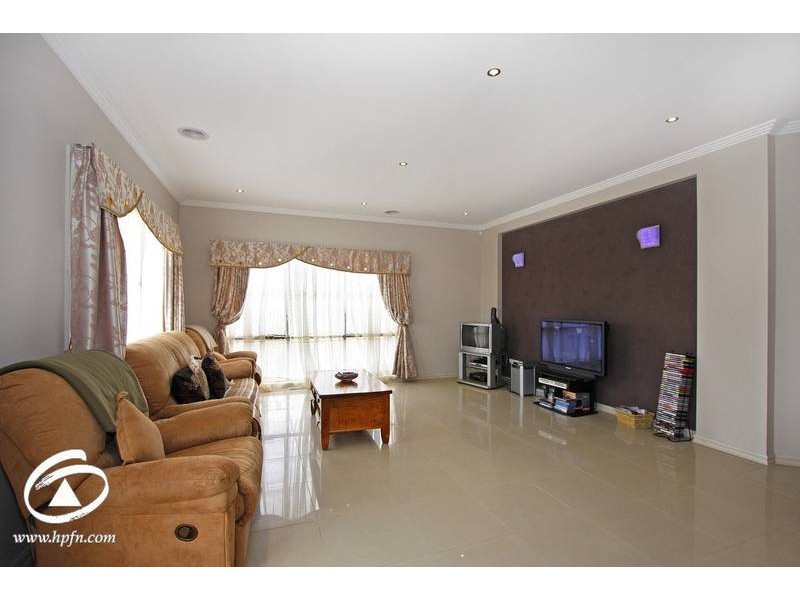 6 Speranza Place, Lynbrook VIC 3975