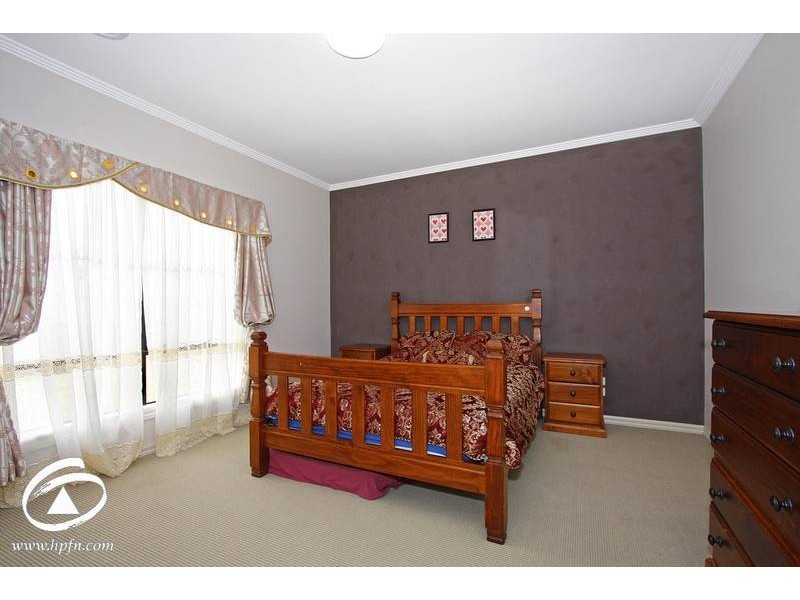6 Speranza Place, Lynbrook VIC 3975