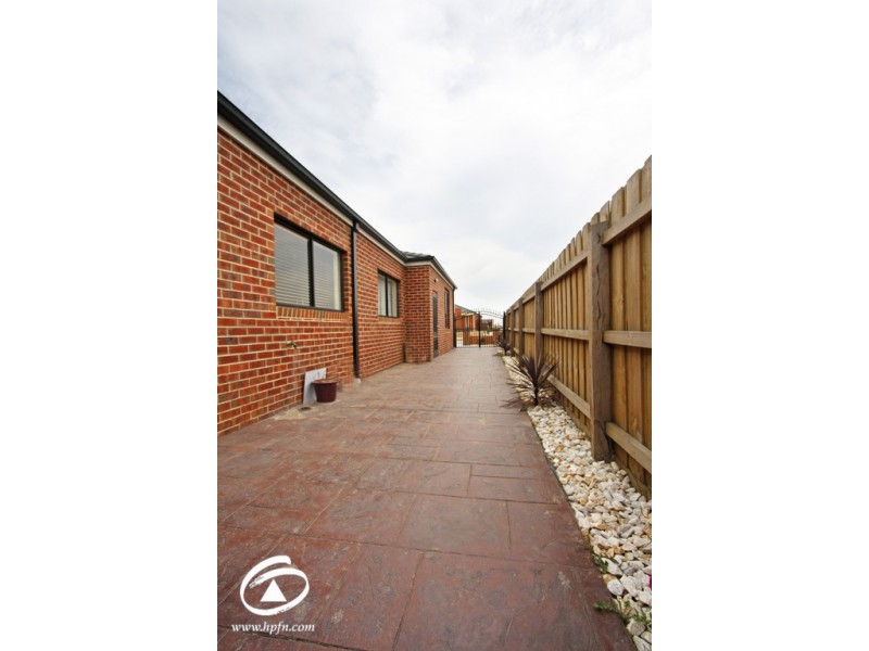 6 Speranza Place, Lynbrook VIC 3975