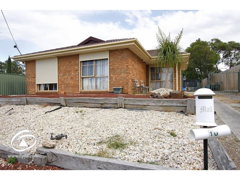 10 Edeys Run, Hampton Park VIC 3976