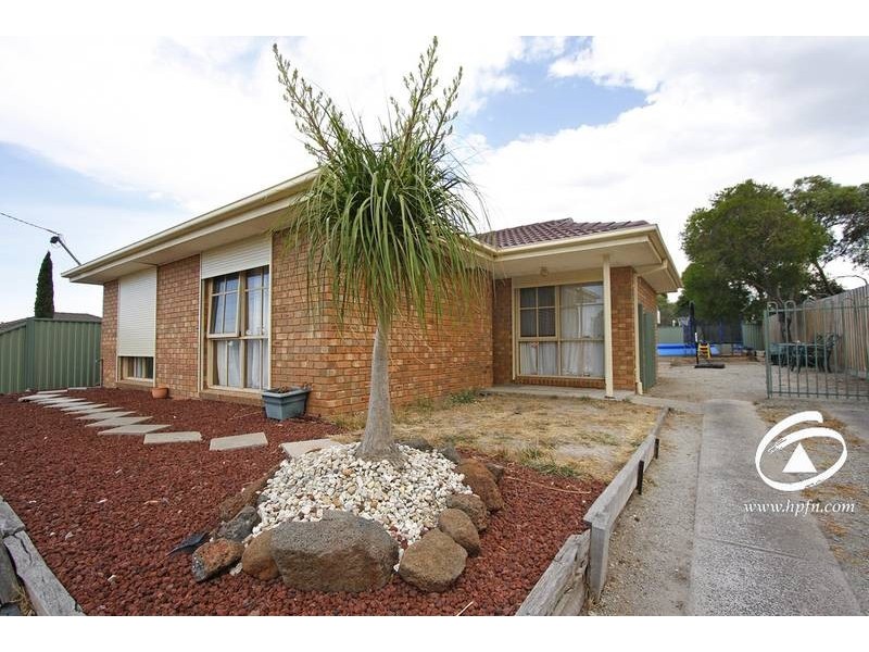10 Edeys Run, Hampton Park VIC 3976