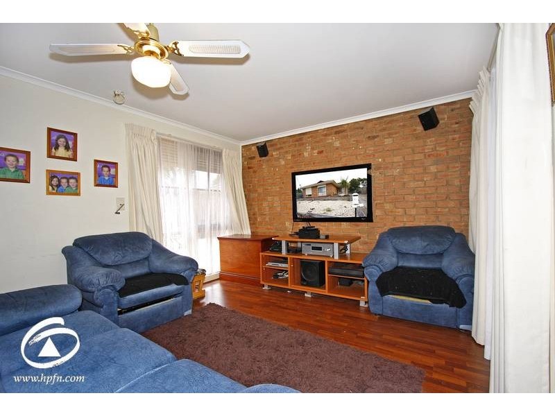 10 Edeys Run, Hampton Park VIC 3976