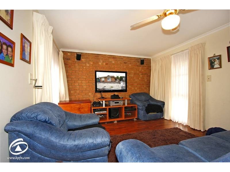 10 Edeys Run, Hampton Park VIC 3976