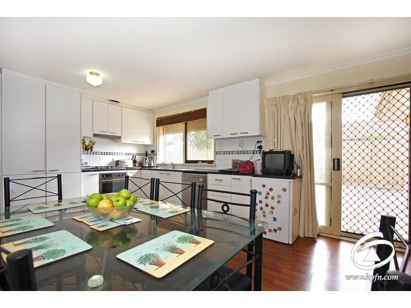 10 Edeys Run, Hampton Park VIC 3976