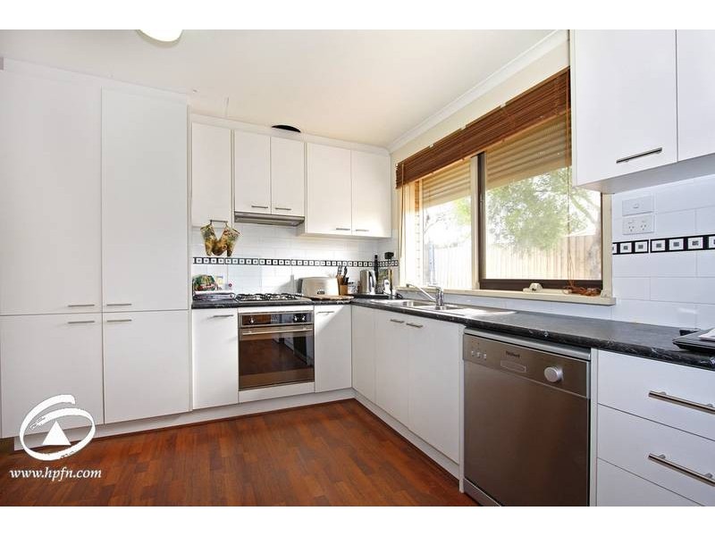 10 Edeys Run, Hampton Park VIC 3976
