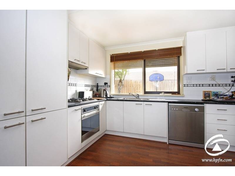 10 Edeys Run, Hampton Park VIC 3976