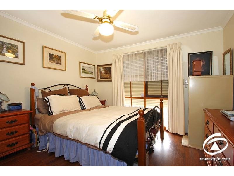 10 Edeys Run, Hampton Park VIC 3976