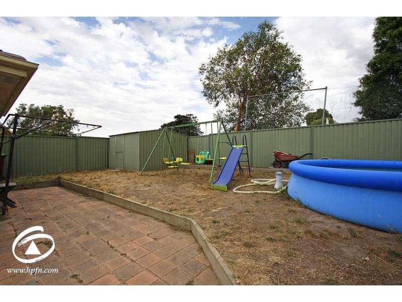 10 Edeys Run, Hampton Park VIC 3976