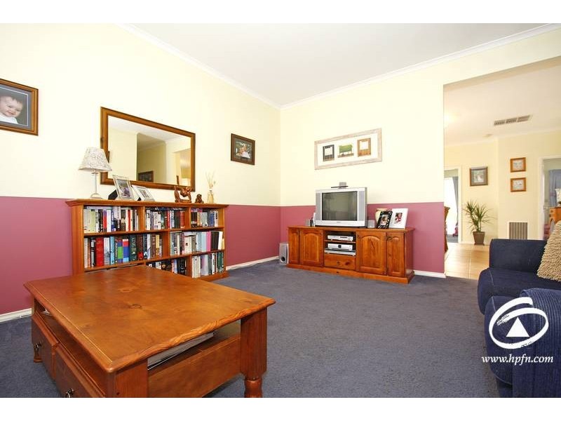 16 Harford Close, Lynbrook VIC 3975
