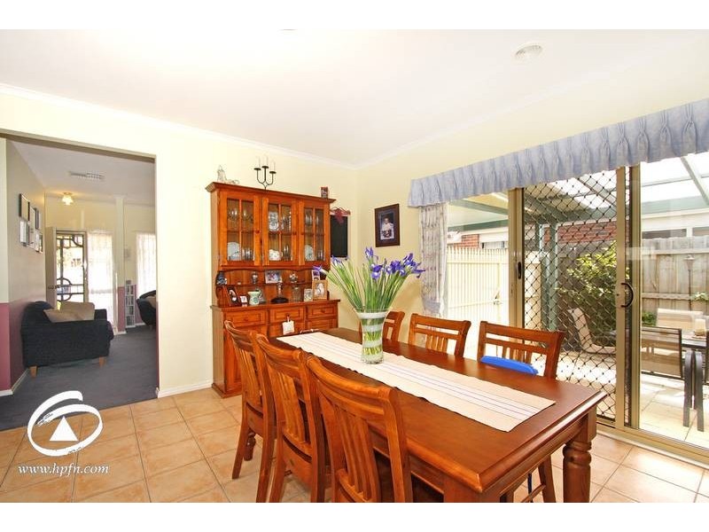 16 Harford Close, Lynbrook VIC 3975