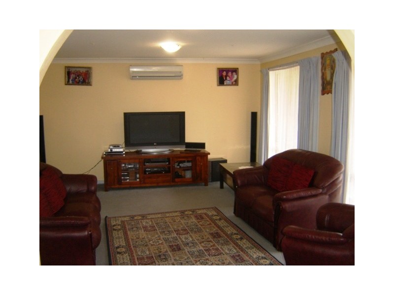 11 Darling Court, Hampton Park VIC 3976